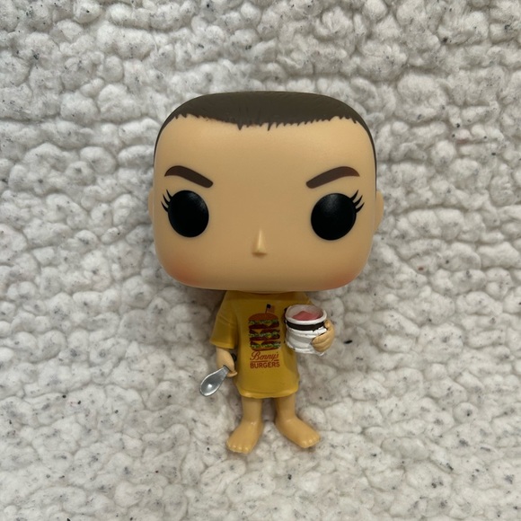 Funko POP! #718 Stranger Things Eleven in Burger Shirt with Ice Cream - Picture 9 of 9